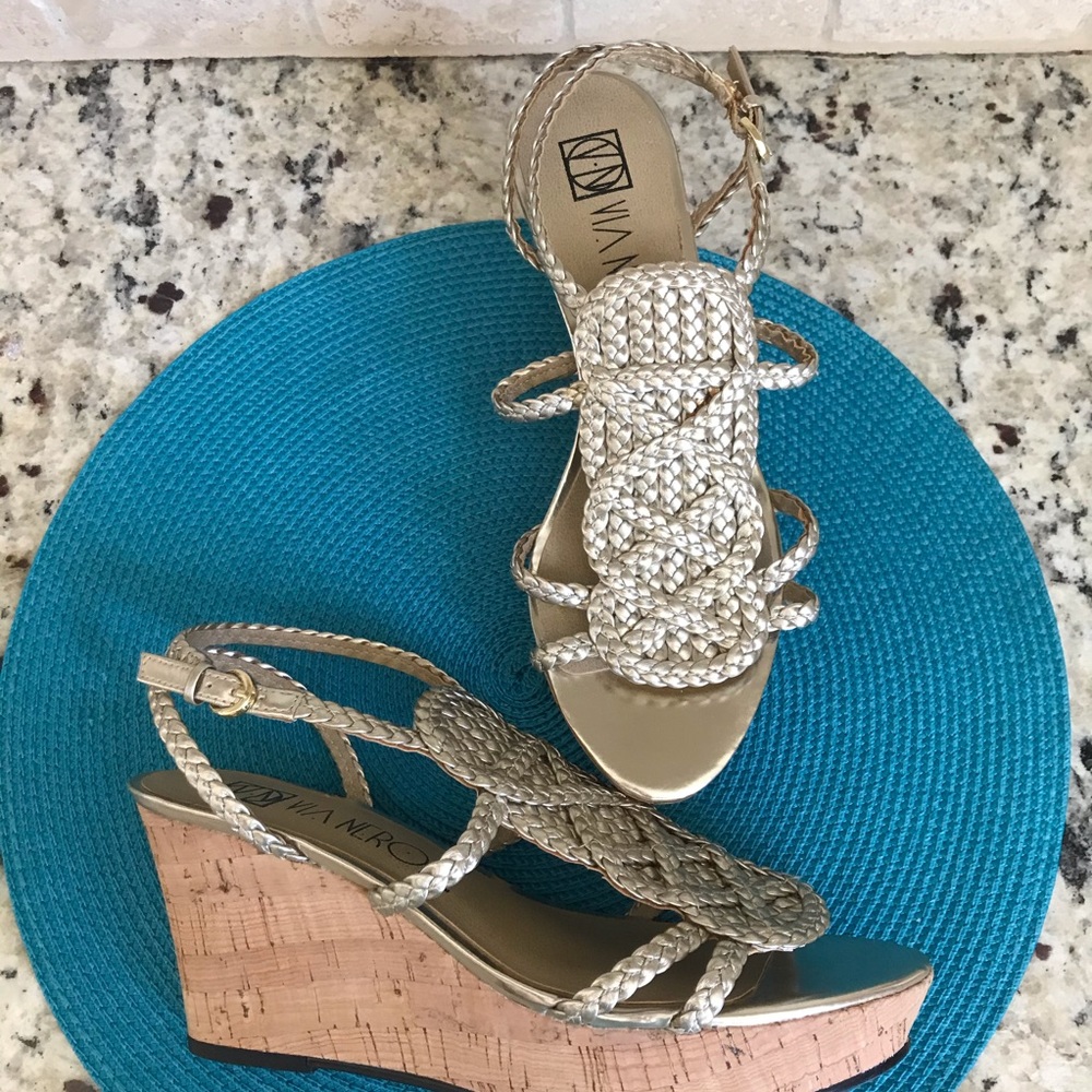 VIA NEROLI GOLD WOVEN CORK SOLED SANDALS
